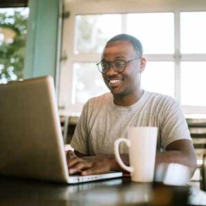 Trabalho Remoto para Estudantes: Como Conciliar Estudos e Renda Extra